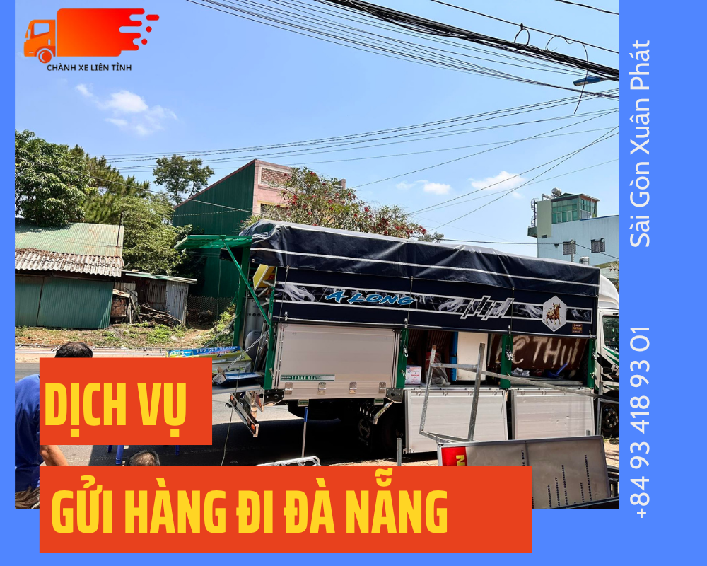 Hàng hóa được nhân viên sắp xếp để vận chuyển từ khu vực Sài Gòn đi Đà Nẵng trong ngày
