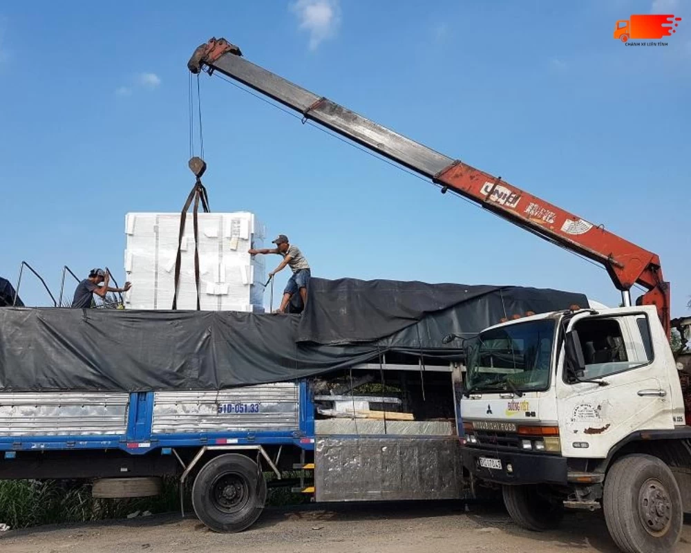 Chành xe Thái Hùng hỗ trợ bốc xếp hàng hóa chuyên nghiệp